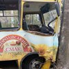 В Черкассах автобус с пассажирами врезался в столб (фото)