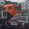 В Киеве бетономешалка протаранила Maserati (фото)