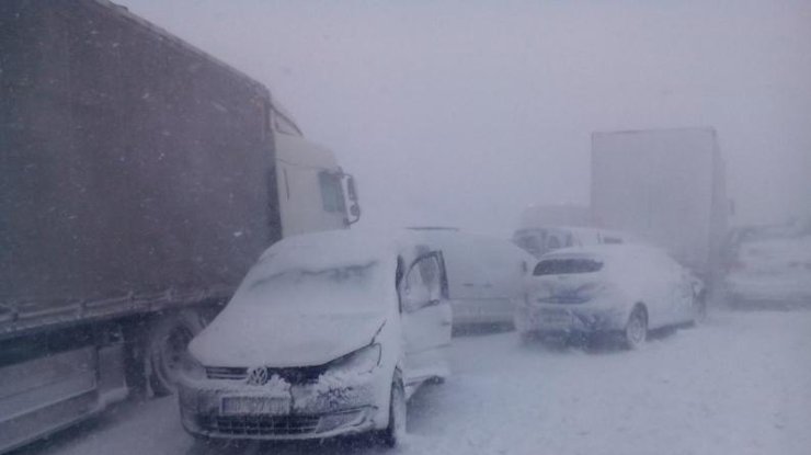 В Словакии в аварию попали сразу 40 машин из-за снегопада