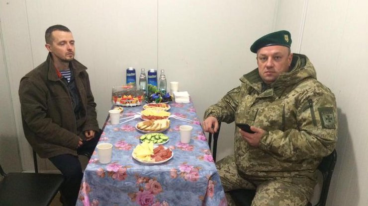 Крушение сухогруза в Черном море: спасенного моряка доставили в Украину