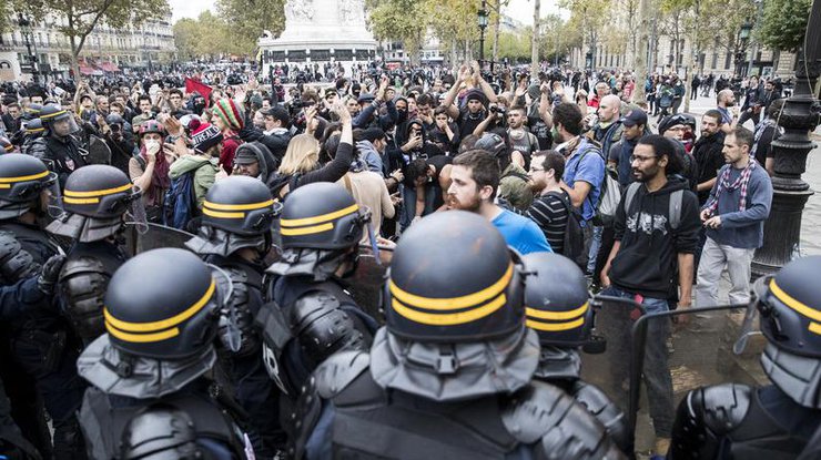 В центре Парижа произошли стычки профсоюзов с полицией 