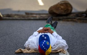 Протесты в Венесуэле: заблокированы основные трассы 