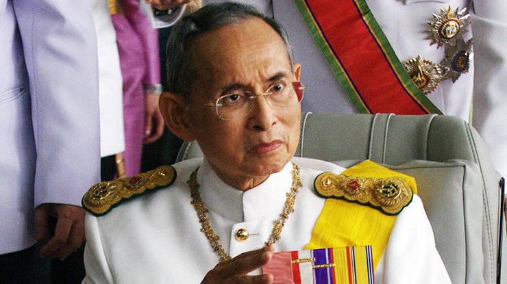 Покойного короля Таиланда кремируют спустя год