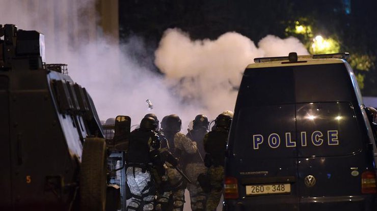 Протесты в Македонии: полиция применила светошумовые гранаты 