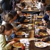 Во Франции дети массово отравились школьным обедом 