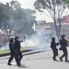 В Колумбии полицейские разогнали студентов водометами и слезоточивым газом (видео)