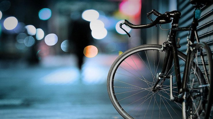 В Мукачево мужчина починил девочке велосипед и сразу угнал его