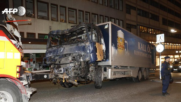 Теракт в Стокгольме: в грузовике нашли взрывчатку