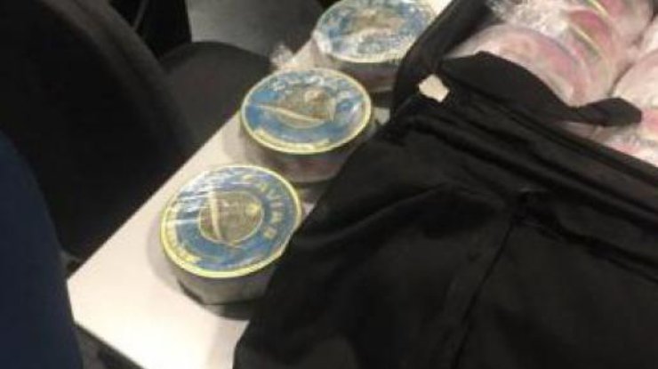 В аэропорту "Борисполь" украинец пытался вывезти партию черной икры 