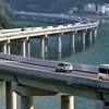 В Китае построили первый в мире мост вдоль реки (фото)