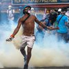 В Венесуэле полиция применила слезоточивый газ к протестующим
