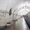 В Киеве на станции метро "Вокзальная" пассажир упал на рельсы 