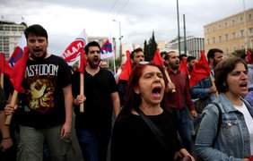В столице Греции продолжают массово бастовать 