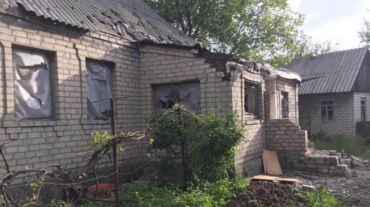В Авдеевке боевики обстреляли жилые дома (фото)