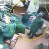 Хирурги подрались во время операции (видео) 