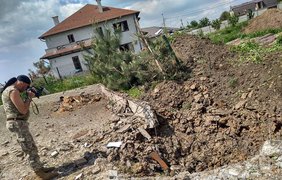 В Бердянском в результате обстрела разрушено три жилых дома. Фото: РУслан Смещук