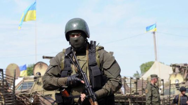 Бои на Донбассе: четверо украинских военных ранены 