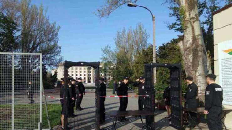 Одесская трагедия 2 мая: полиция окружила Куликово поле. Фото: Александр Рудоманов\Facebook