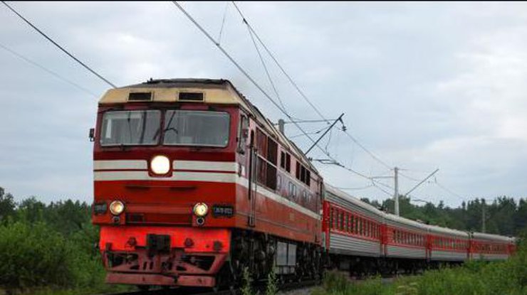 В Бердичеве поезд протаранил ВАЗ, водитель погиб на месте 