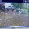У Львові після дощу сміття поплило містом