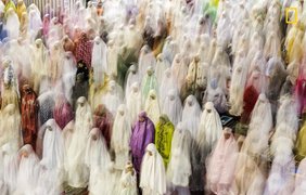 "Молящиеся в Рамадан"