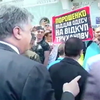 Одесситы устроили акцию протеста на пути кортежа Порошенко