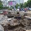 Апокалипсис в Киеве: грязевой фонтан "достал" до 7 этажа и разбил авто (фото, видео)