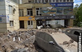 В Киеве забил фонтан до 7-го этажа из-за порывы трубы