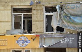 В Киеве забил фонтан до 7-го этажа из-за порывы трубы