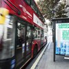 В Лондоне реклама на автобусных остановках будет очищать воздух 