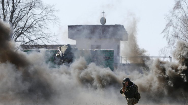 На Донбассе боевики обстреляли больницу: есть раненые 