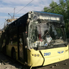 В Киеве троллейбус с пассажирами протаранил бетонный столб (фото)