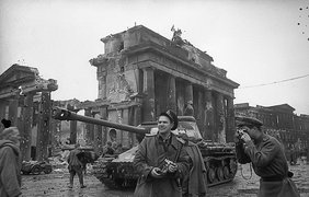 День победы: 9 мая 1945 года в фотографиях