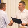 Віталій Кличко вручив 50 сертифікатів на квартири учасникам АТО