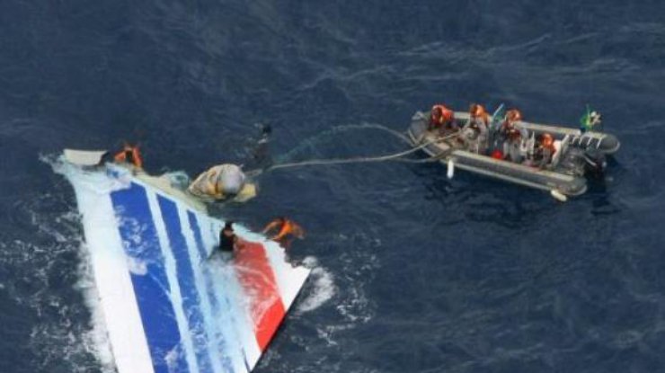 2009 - крупнейшая в истории "Air France" авиакатастрофа над Атлантическим океаном