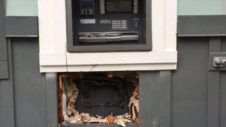 В США взломщики банкомата случайно сожгли деньги 
