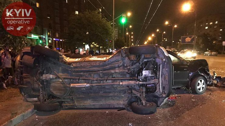 В Киеве произошло тройное ДТП, есть пострадавшие 