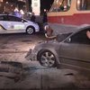 В Киеве легковушка врезалась в трамвай (фото)