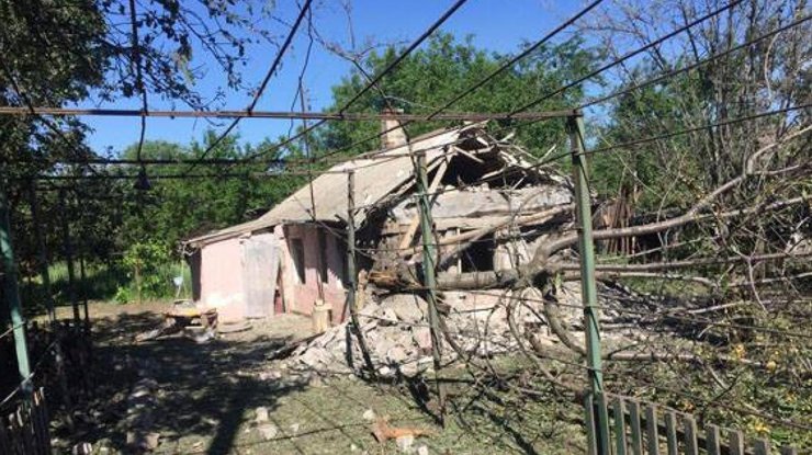 Война на Донбассе: под огнем боевиков оказались жилые кварталы