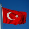В Стамбуле возле консульства США мужчина угрожает взорвать себя 