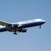 Клиенты United Airlines засняли "протекающее" крыло самолет (видео)