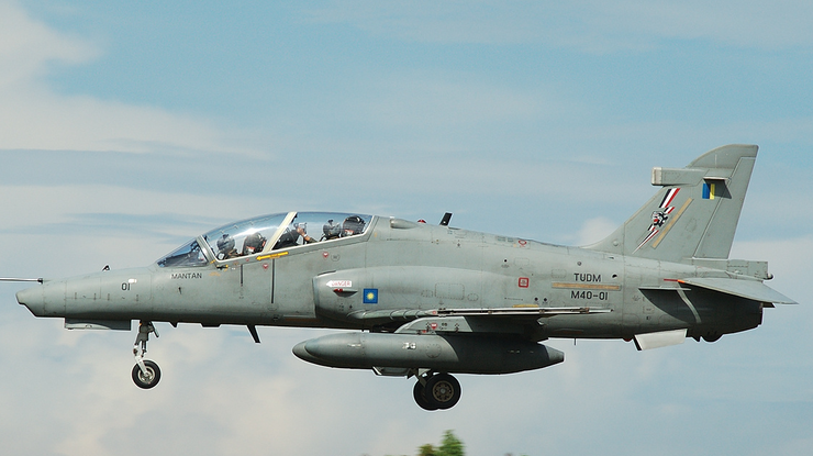 Военный самолет Малайзии пропал с радаров