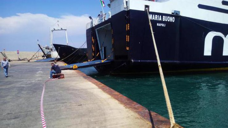 В Италии судно врезалось в причал, пострадали 50 человек. Фото: ANSA