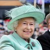 Елизавета II: правнук британской королевы стал героем Твиттера (фото)