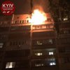 В Киеве дотла сгорела квартира многоэтажки (фото)