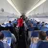 Курьезный случай в самолете: пассажира привязали скотчем к сидению 