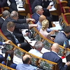 Верховную Раду расколола судьба мандатов пяти депутатов (видео)
