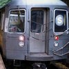 В метро Нью-Йорка поезд сошел с рельсов