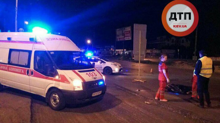 В Киеве пьяный пешеход погиб, бросившись под колеса автомобиля 