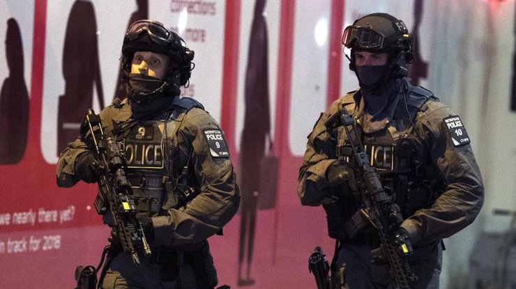 Теракт в Лондоне: полицейские совершили 50 выстрелов по злоумышленникам